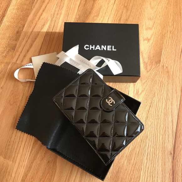 Chanel patent wallet - Picture 2 of 7